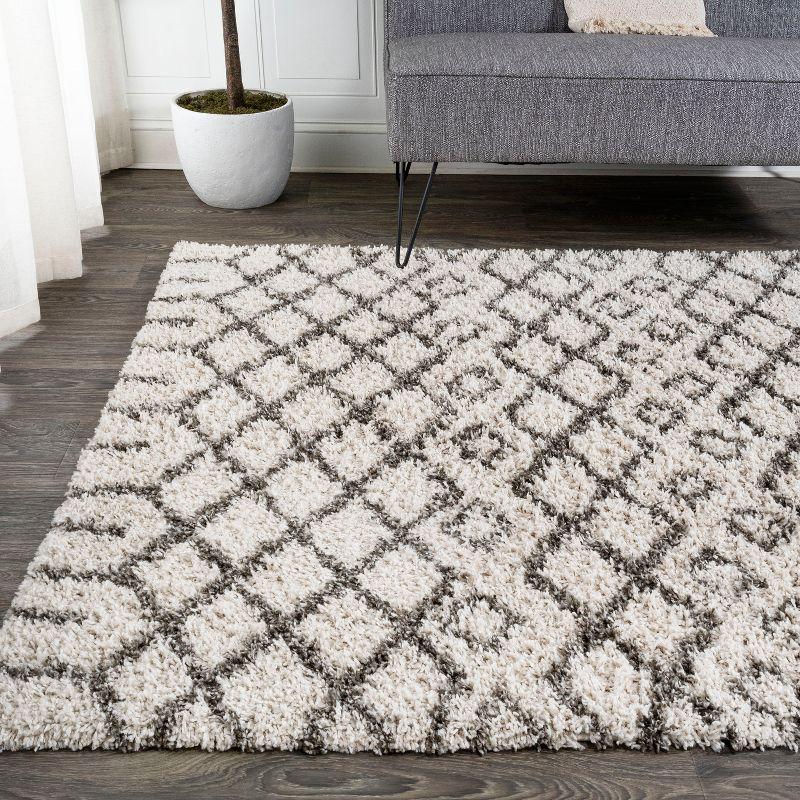 Ivory and Deep Gray Moroccan Diamond Shag Rug - Easy Care 3'x5'