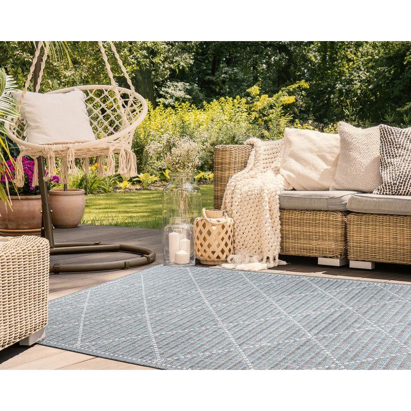 Aqua Checker Diamond 39" Round Synthetic Indoor/Outdoor Rug