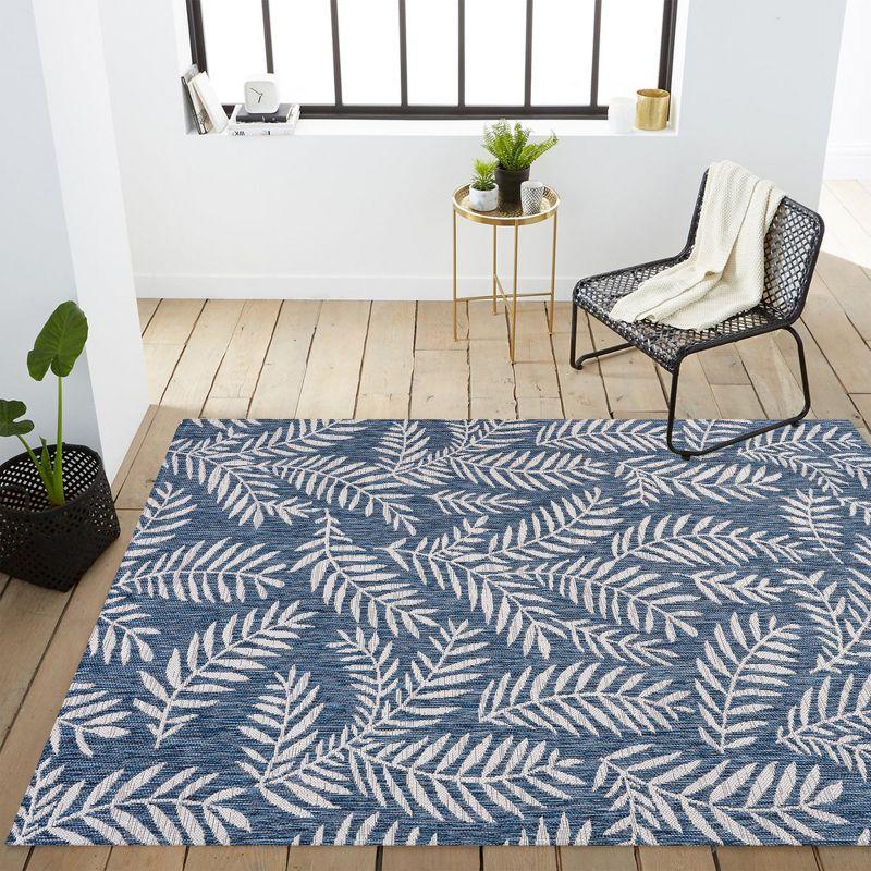 Tropical Retreat Ivory and Navy 9' x 12' Synthetic Flatweave Area Rug