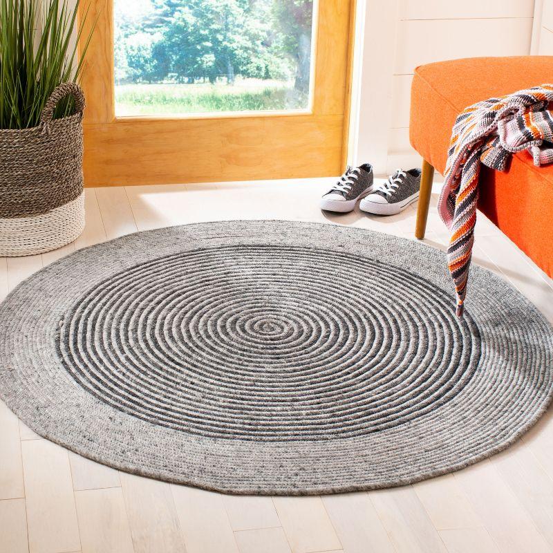 Braided BRD904 Hand Woven Indoor Accent Rug - Grey/Black - 3' Round - Safavieh
