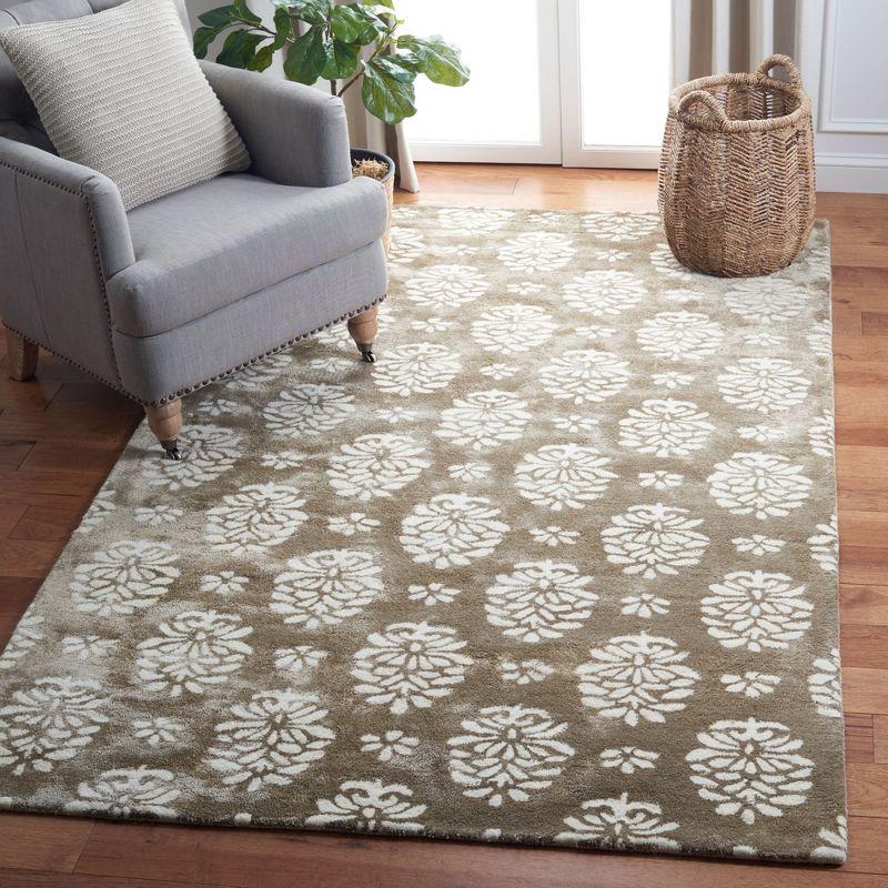 Soho SOH514 Hand Tufted Area Rug  - Safavieh