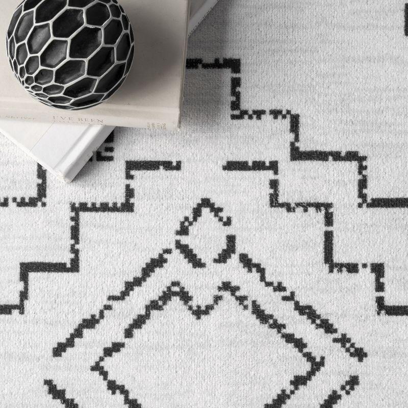Nuloom Noa Pet Friendly Machine Washable Moroccan Area Rug, 5' x 8', White
