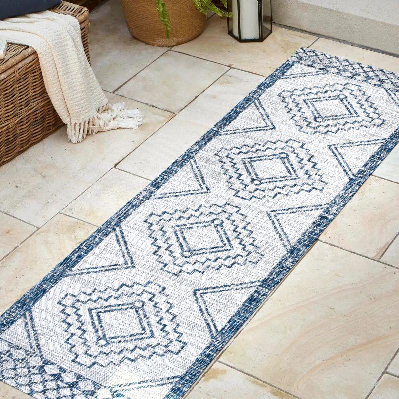 Marokko Diamond  Medallion Indoor/Outdoor Area Rug - JONATHAN Y