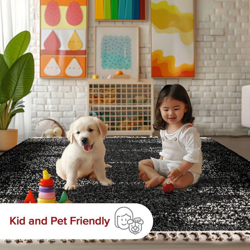 Nuloom Bria Geometric 4x6 Shag Indoor Area Rug for Living Room Bedroom Dining Room Nursery, Black/Ivory
