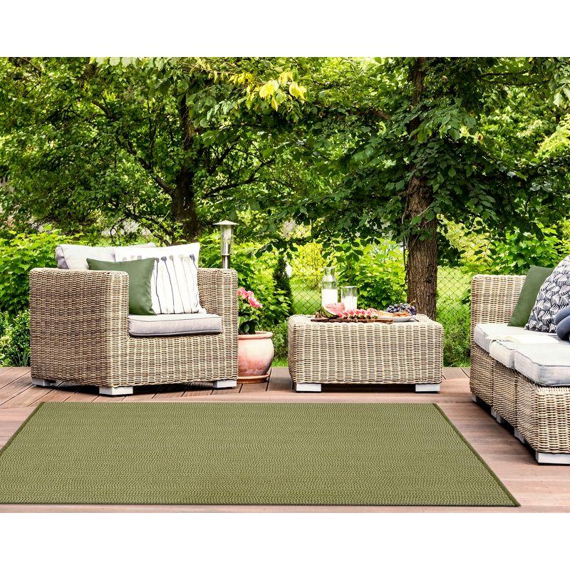 Liora Manne Calais Solid Indoor/Outdoor Rug Green 3'6" x 5'6"