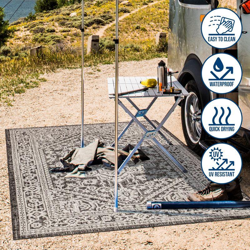 3'x5' Sinjuri Medallion Textured Weave Indoor/Outdoor Area Rug, Gray/Black - JONATHAN Y