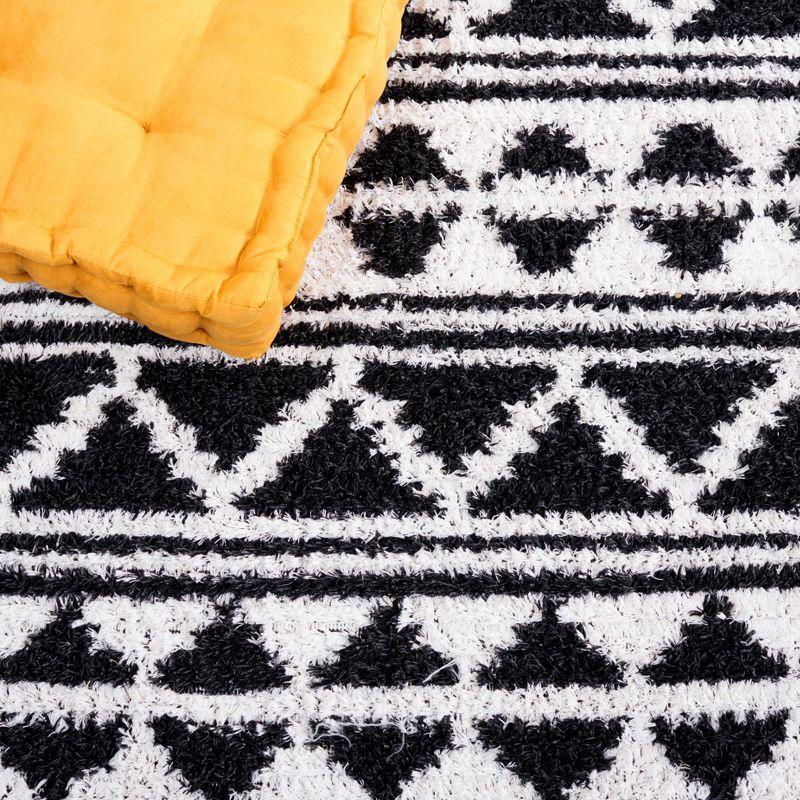 Augustine AGT847 Machine Made Indoor Area Rug - Black/Ivory - 6'-4"x9'-6" - Safavieh