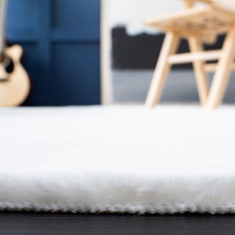 Faux Sheep Skin FSS515 Power Loomed Indoor Accent Rug - Ivory - 3'x5' - Safavieh