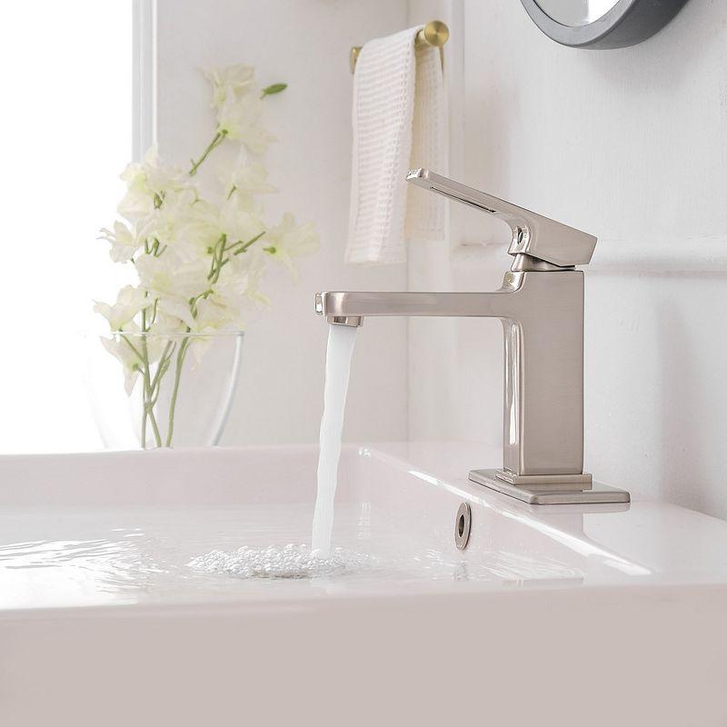 Single-Hole Single-handle Bathroom Faucet with Drain Assembly