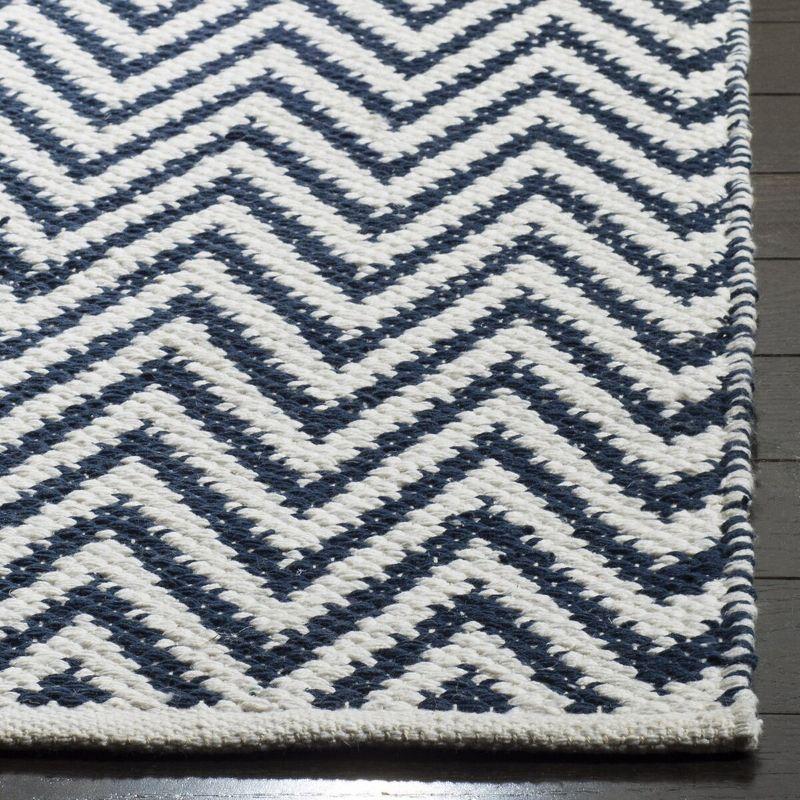 Montauk MTK812 Hand Woven Indoor Area Rug - Navy/Ivory - 4'x6' - Safavieh.