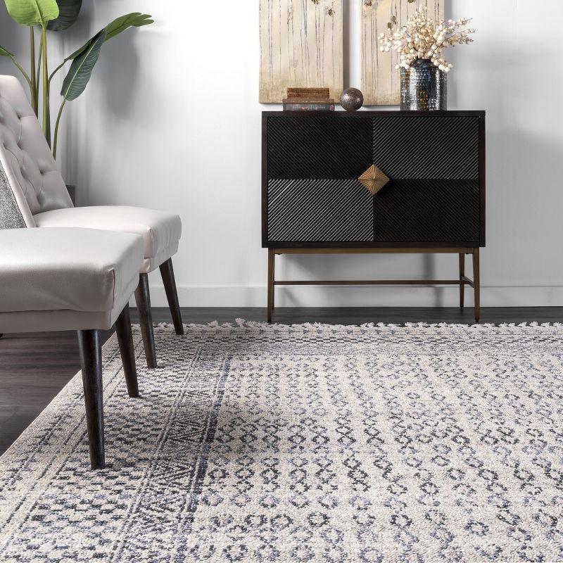 nuLOOM Claudia Diamond Tassel Area Rug