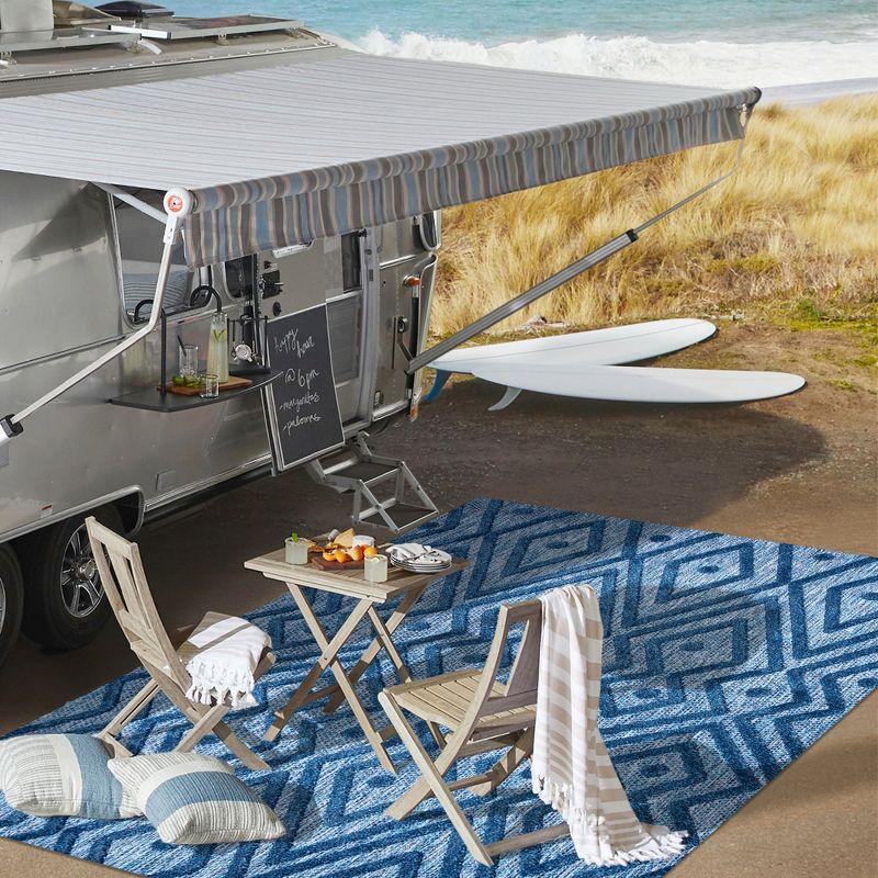 5'x8' Balansat Moroccan Diamond Indoor/Outdoor Area Rug, Navy - JONATHAN Y