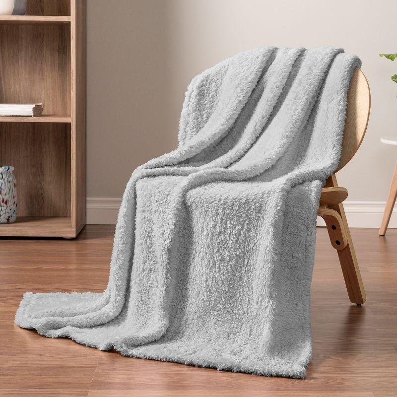 Pavilia Hand Woven Throw Blanket