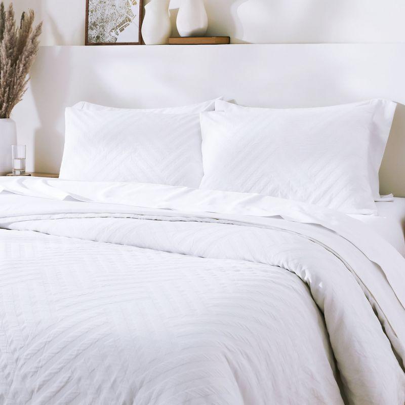 White Geo Matelassé Cotton Queen/Full Duvet Cover Set