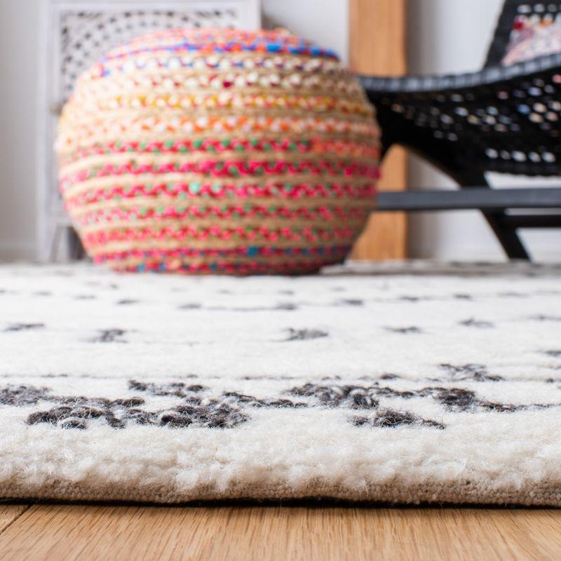 Casablanca CSB205 Hand Tufted Area Rug - Ivory/Black - 5'x8' - Safavieh.