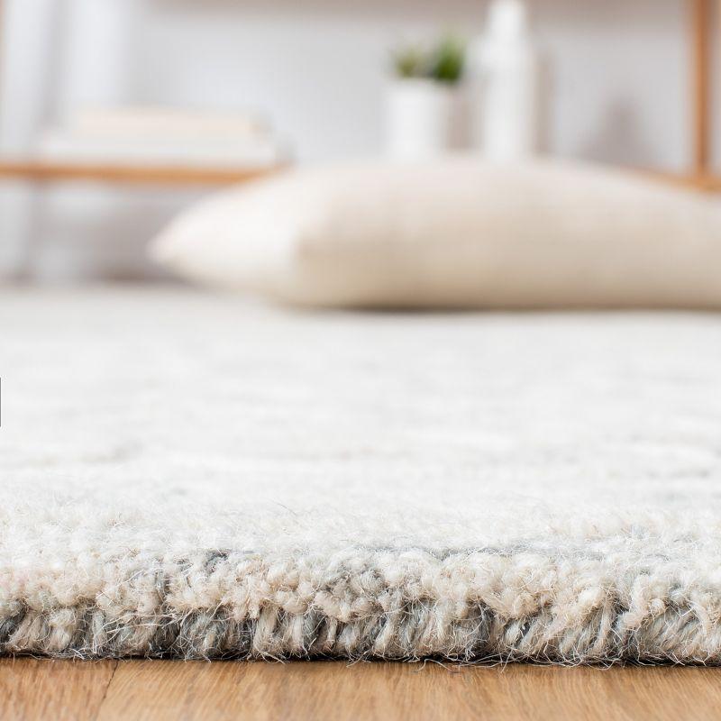 Metro MET857 Hand Tufted Indoor Area Rug - Silver/Ivory - 5'x8' - Safavieh