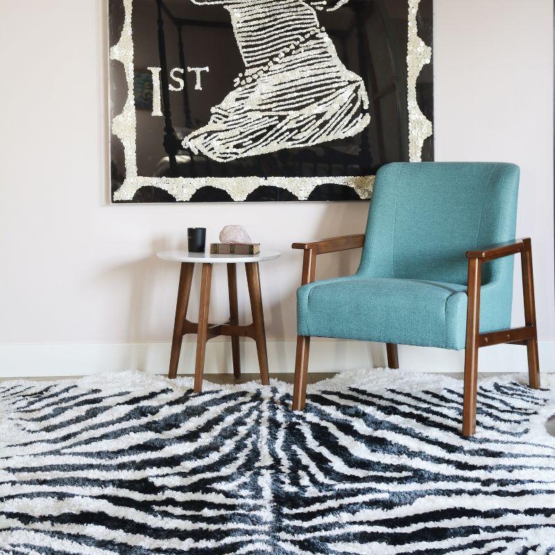 Novelty Khalhari Animal Print Handmade Tufted Black/White Area Rug