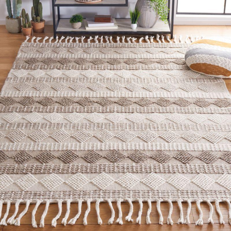 Coastal Charm Ivory Wool 3' x 5' Hand-Woven Area Rug