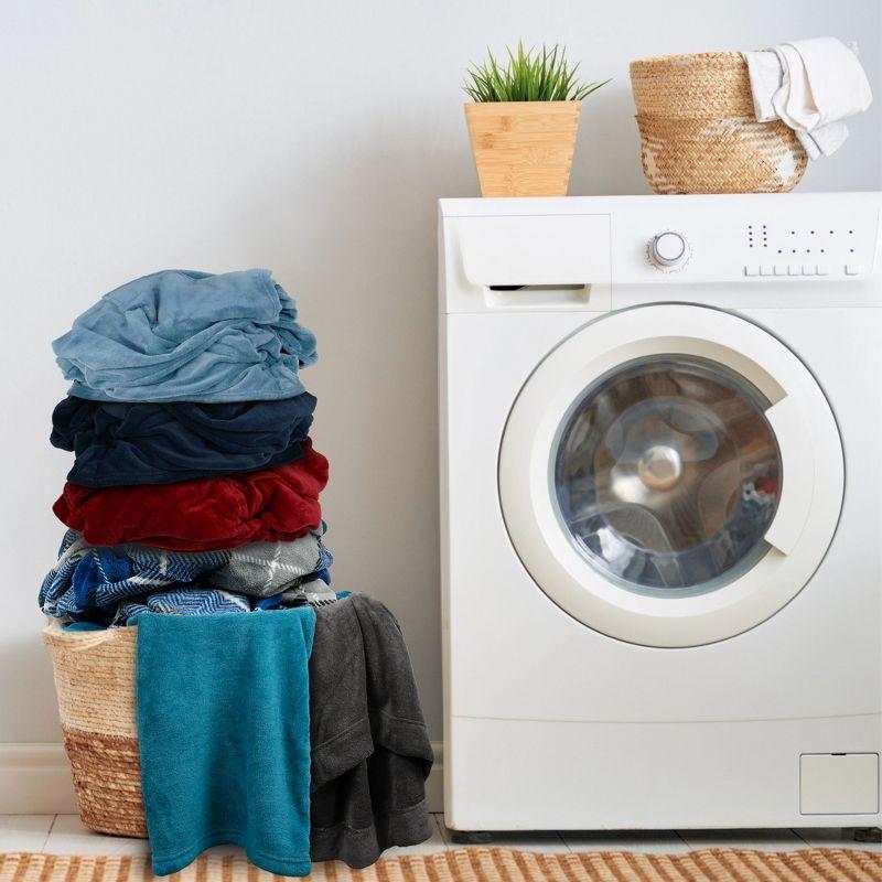 PAVILIA Fleece Wearable Blanket with Sleeves, Warm Cozy Soft Functional Lightweight Sleeved Throw Adults Men Women, Cheetah/Regular Pocket