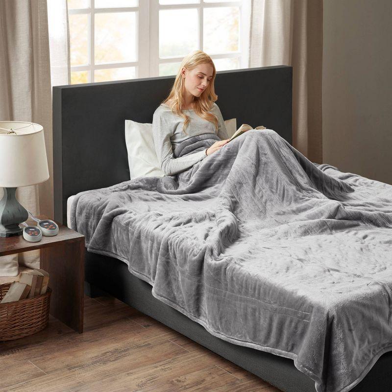 Cozy Comfort Queen-Sized Grey Knitted Reversible Heated Blanket