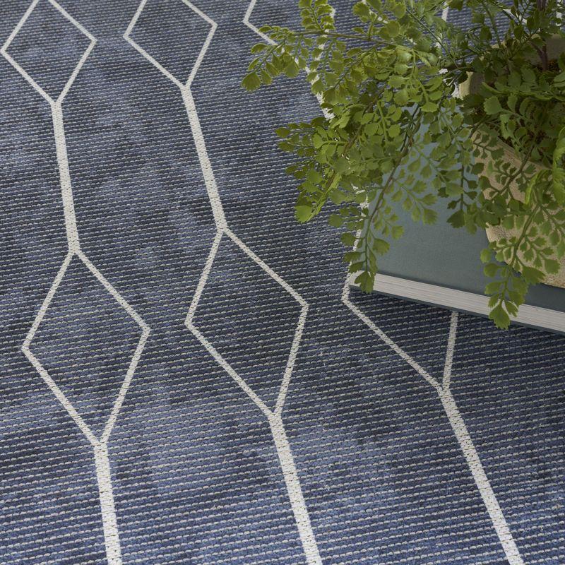 Pymble Geometric Machine Washable Area Rug in Navy Blue