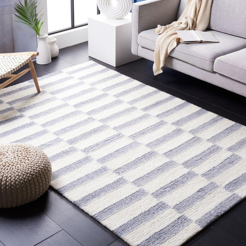 Hand-Tufted Woolen Elegance 4' x 6' Rectangular Rug in Gray