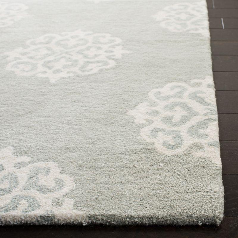 Grey and Ivory Hand-Tufted Wool Area Rug, 5' x 8'