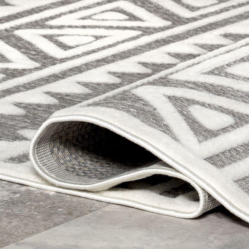 Nuloom Lanelle Geometric 5x8 Indoor/Outdoor Area Rug for Living Room Patio Deck Front Porch Kitchen, Grey/Ivory