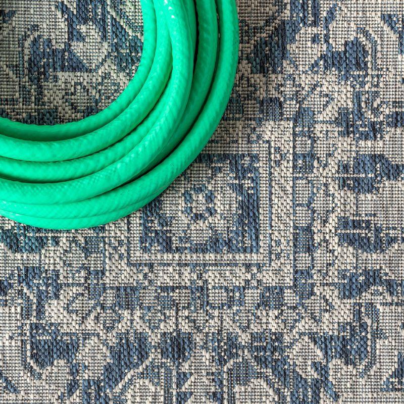 JONATHAN Y Estrella Bohemian Medallion Textured Weave Navy/Gray 9' Round Indoor/Outdoor Area Rug