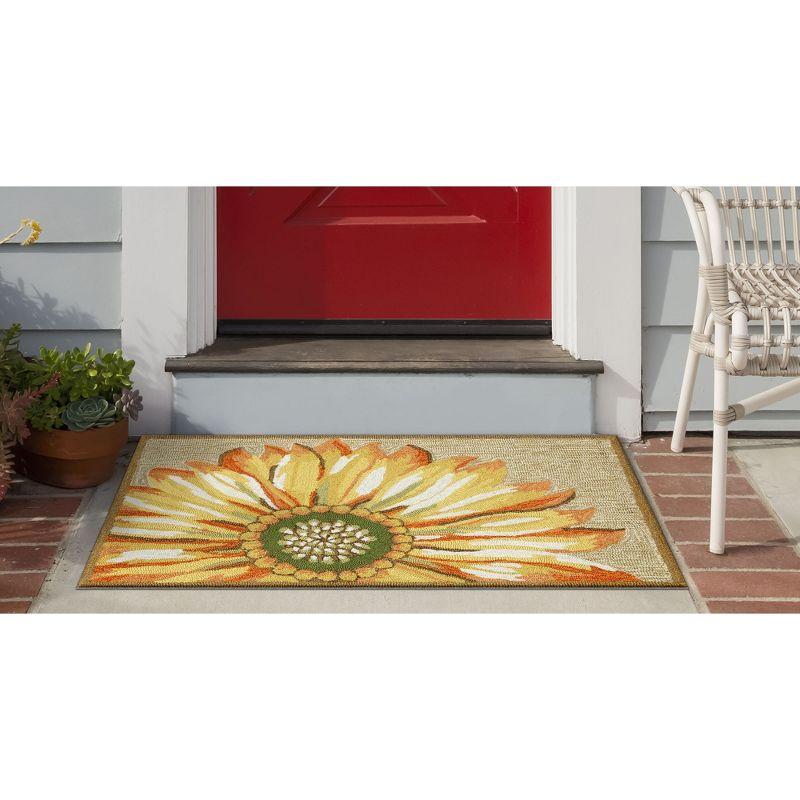 Liora Manne Frontporch Sunflower Indoor/Outdoor Rug Yellow 2' x 3'