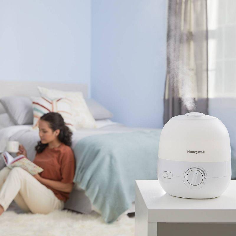 Honeywell Ultra Glow Light Changing Humidifier and Diffuser: Cool Mist, 24-Hour Run, No Filter, 100-300 sq. ft. Coverage