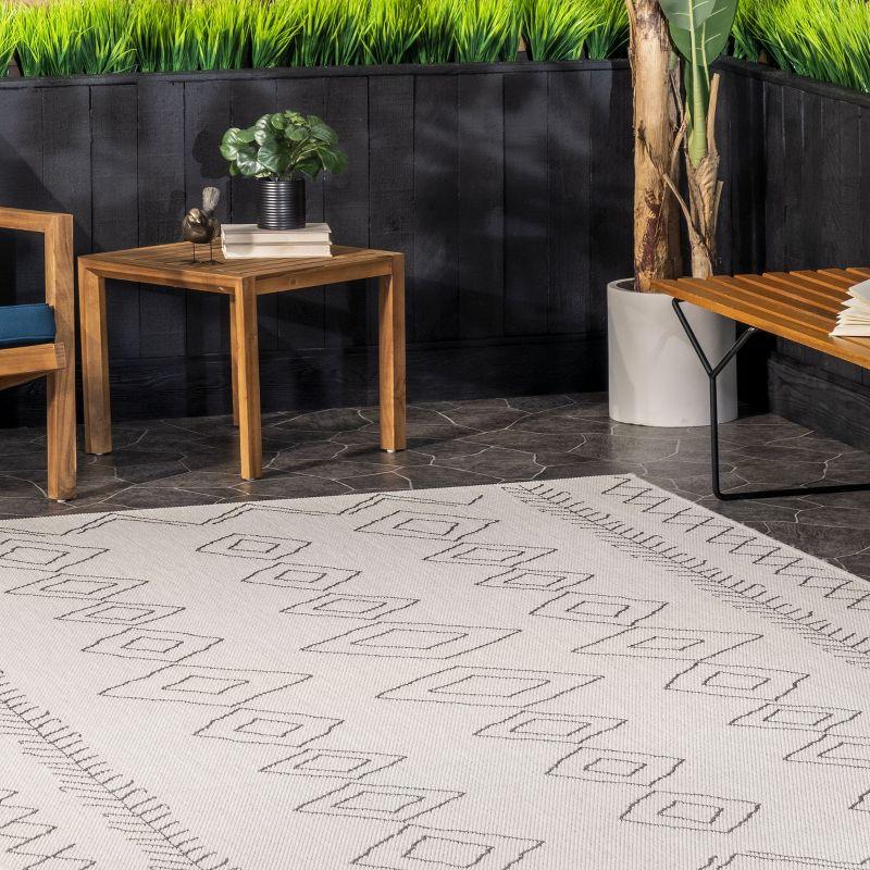 Ezri Diamond Indoor/Outdoor Area Rug for Living Room Patio Deck Front Porch Kitchen, Ivory/Dark Grey