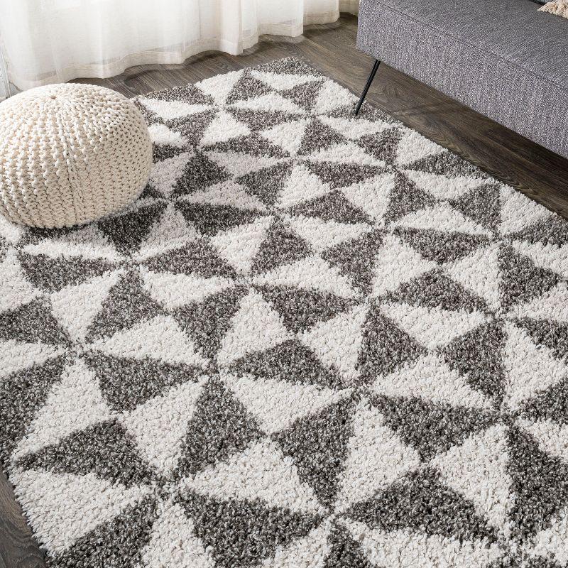 Moroccan-Inspired Geometric Gray Shag Rug 4' x 6'