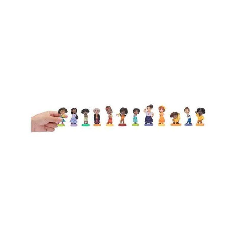Disney Encanto Mi Familia 12 Mini Figure Set