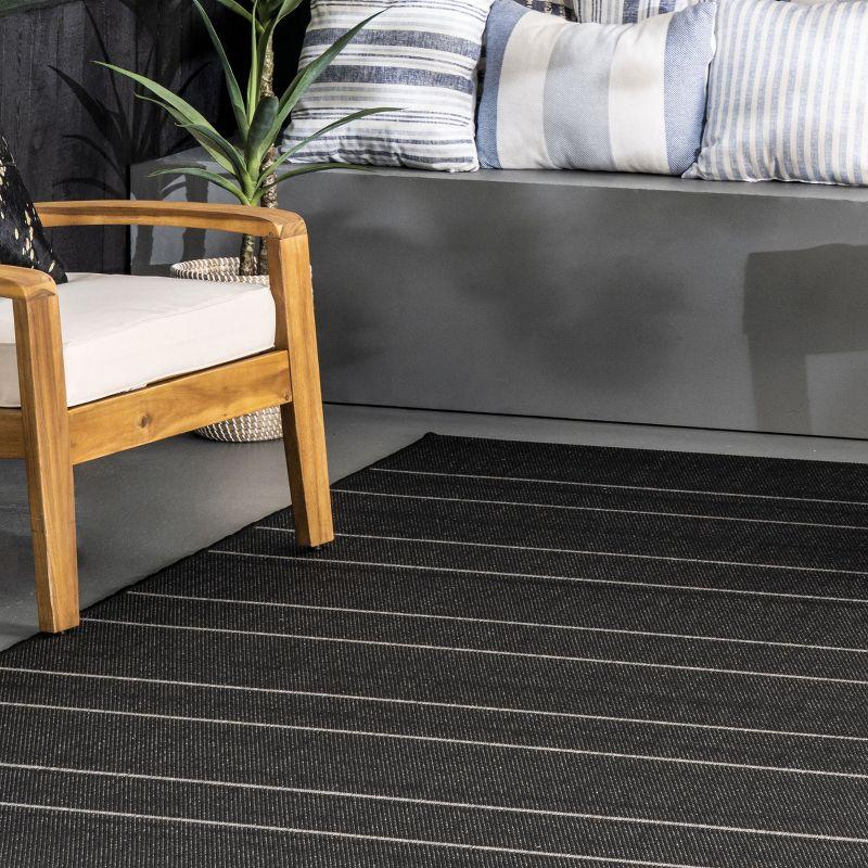 Nuloom Alaina Striped 5x8 Indoor/Outdoor Area Rug for Living Room Patio Deck Front Porch Kitchen, Black/Ivory