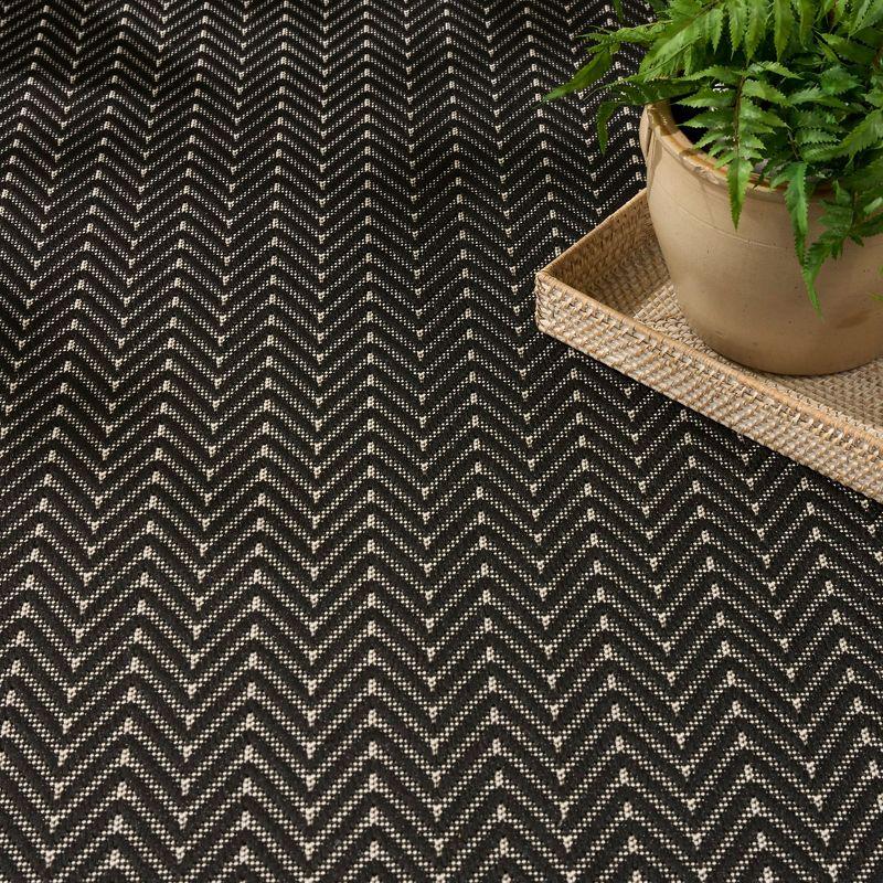 Nourison Horizon Indoor/Outdoor 4' x 6' Black Modern Rug