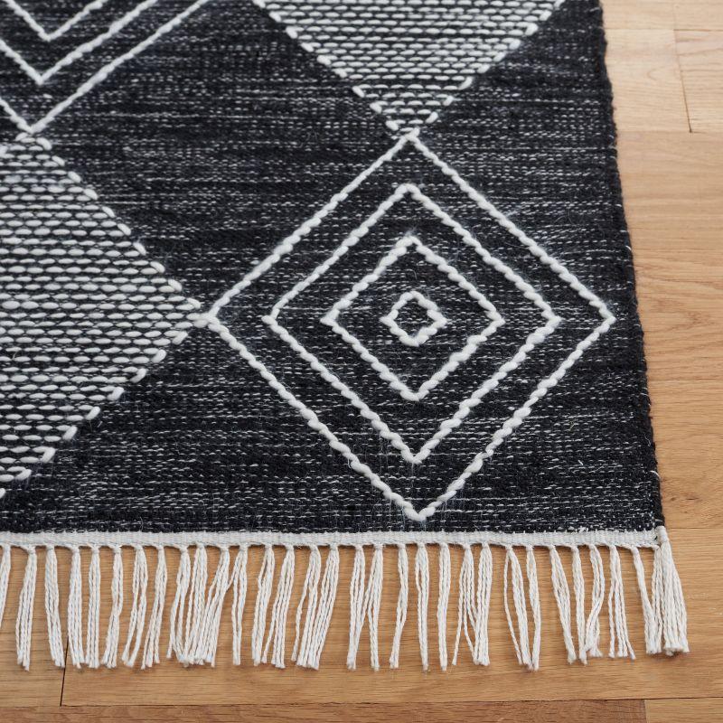 Kilim KLM306 Hand Woven Area Rug - Black/Ivory - 4'x6' - Safavieh.