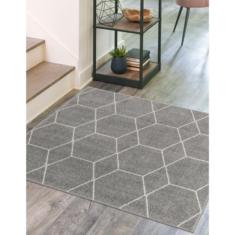 Light Gray Square Trellis Synthetic Easy-Care Area Rug