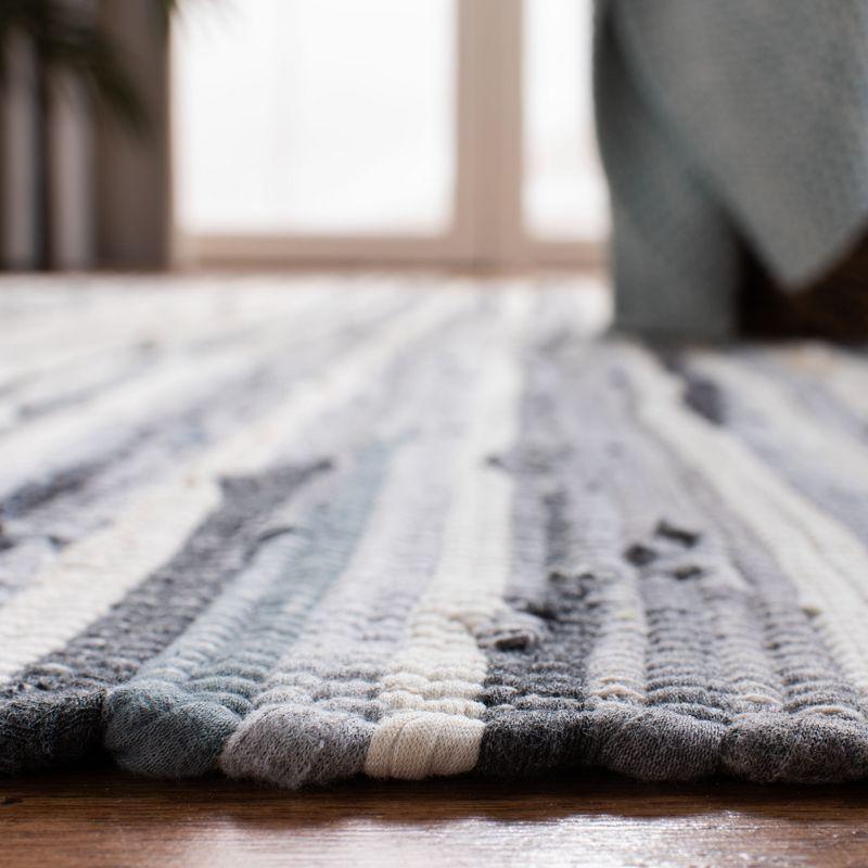 Rag Rug RAR126 Hand Woven Indoor Accent Rug - 2'6"x4' - Ivory/Grey - Safavieh