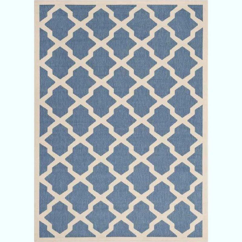 Green and Beige Scalloped Lattice 6'7" x 9'6" Indoor/Outdoor Rug