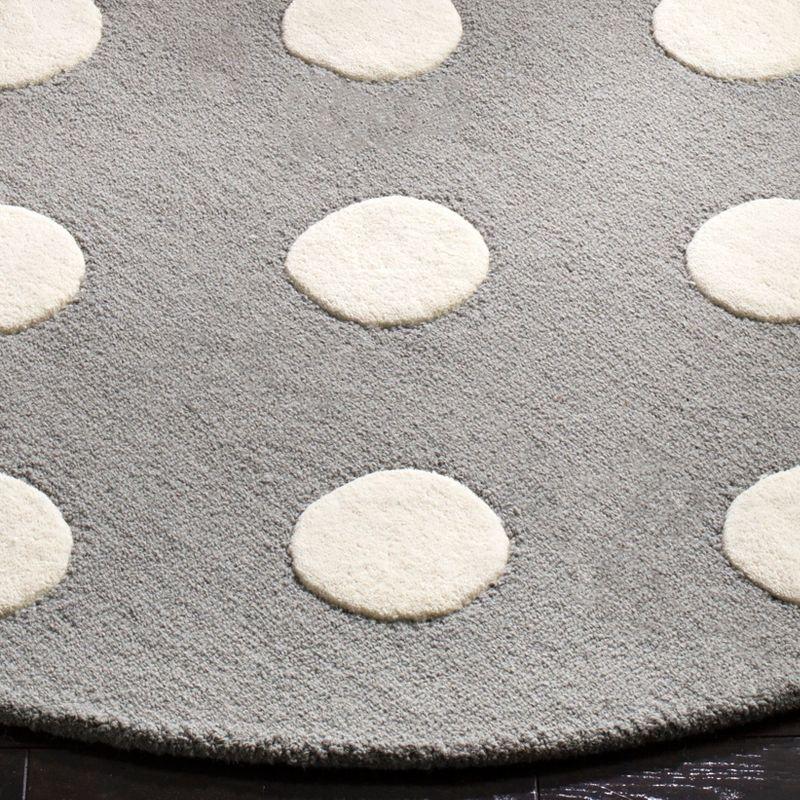 Safavieh Kids Polka Dots SFK904 Hand Tufted Indoor Area Rug - Grey/Ivory - 5' Round - Safavieh