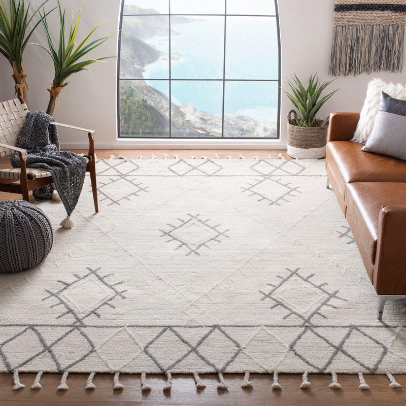 Casablanca CSB453 Hand Tufted Area Rug - Ivory/Grey - 6'x9' - Safavieh.