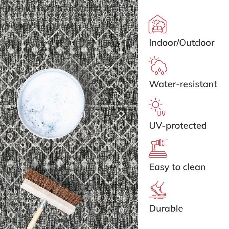 Nors Dark Grey Indoor/Outdoor Flat-Weave Pile Nordic Lattice Pattern Area Rug (6'7" x 9'3")