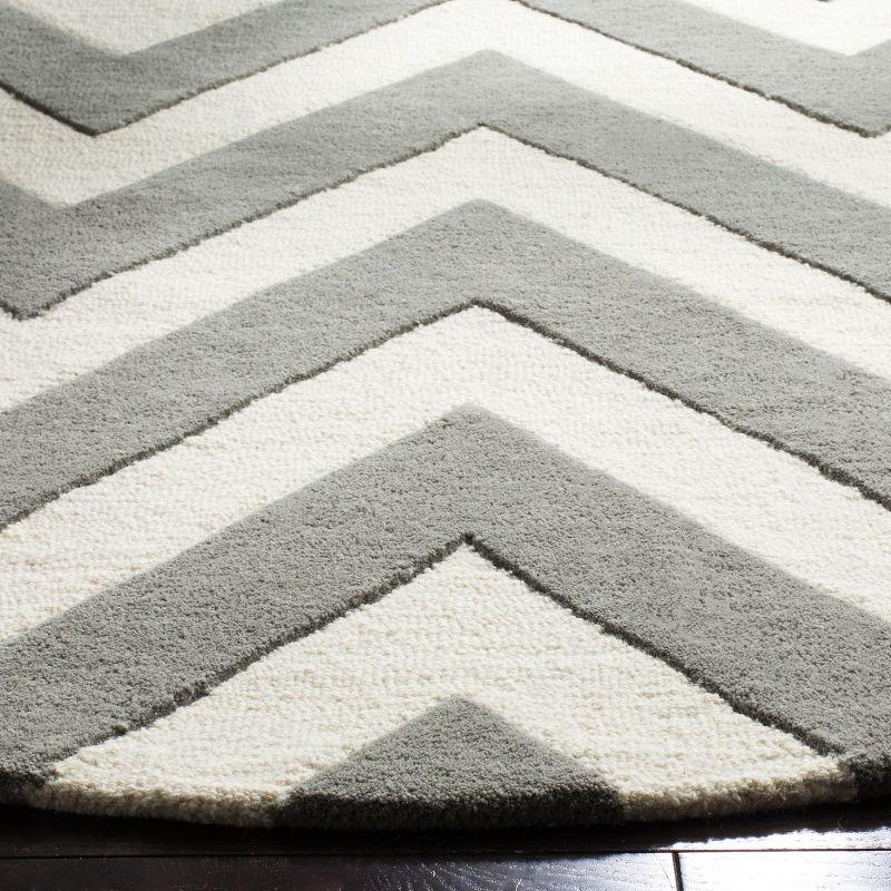 Safavieh Kids Basic Chevron SFK921 Hand Tufted Indoor Area Rug - Grey/Ivory - 5' Round - Safavieh