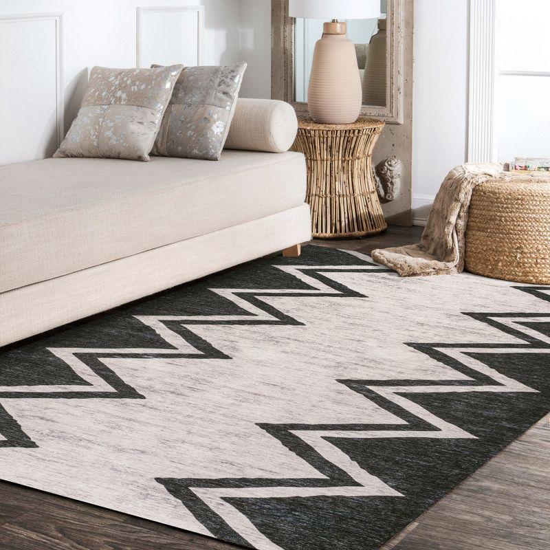 3' x 5' Siksak Modern Chevron Border Machine-Washable Area Rug, Ivory/Black - JONATHAN Y