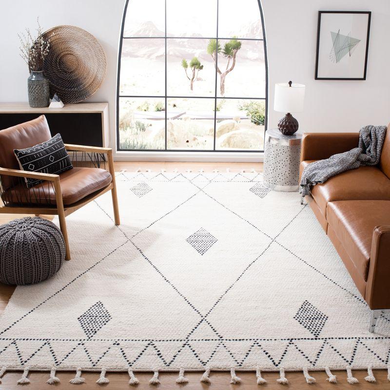 Casablanca CSB489 Hand Woven Area Rug - Ivory/Black - 6'x6' - Safavieh.