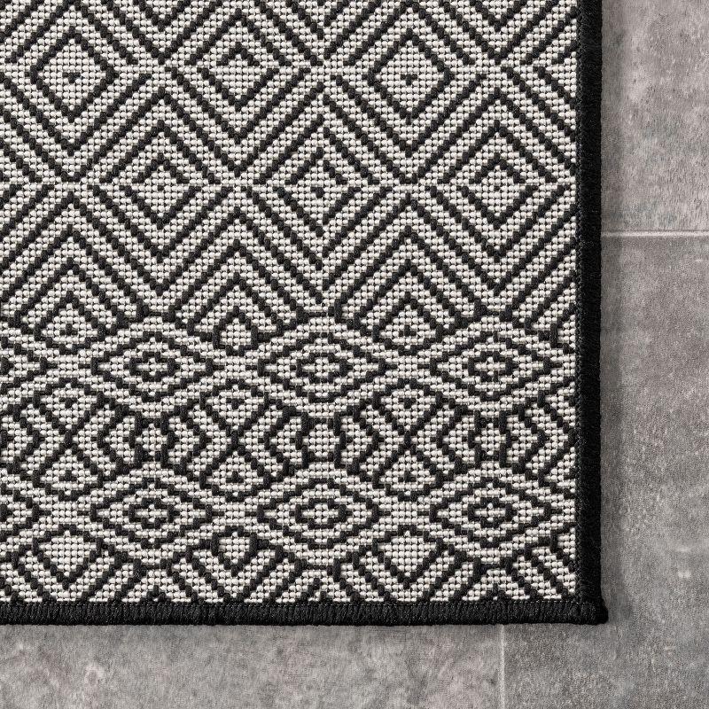 Nuloom Paloma Geometric 7x9 Indoor/Outdoor Area Rug for Living Room Patio Deck Front Porch Kitchen, Black/Ivory
