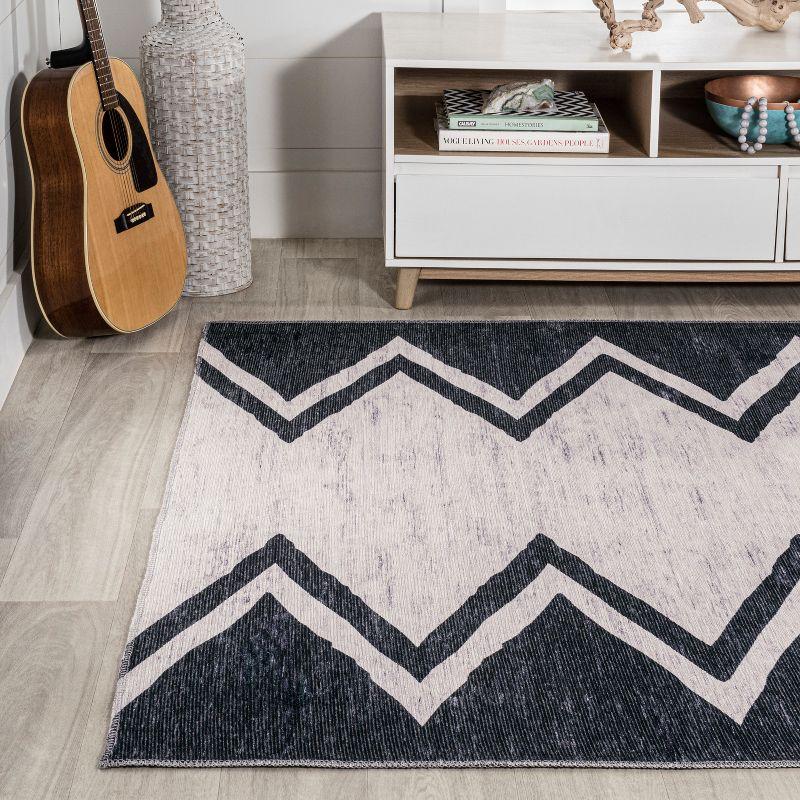 3' x 5' Siksak Modern Chevron Border Machine-Washable Area Rug, Ivory/Black - JONATHAN Y
