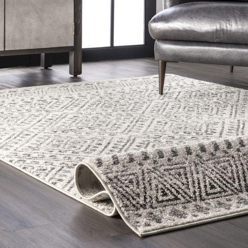 Nuloom Camila Geometric 7x9 Indoor Area Rug for Living Room Bedroom Dining Room Kitchen, Off White/Ivory