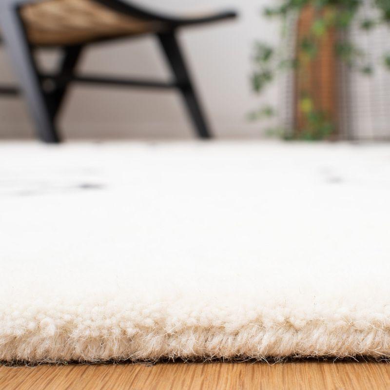 Fifth Avenue FTV111 Hand Tufted Accent Rug - Ivory/Black - 2'x3' - Safavieh.